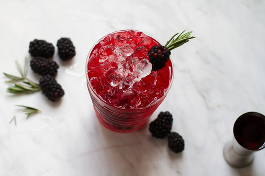 Coctelería con frutos rojos